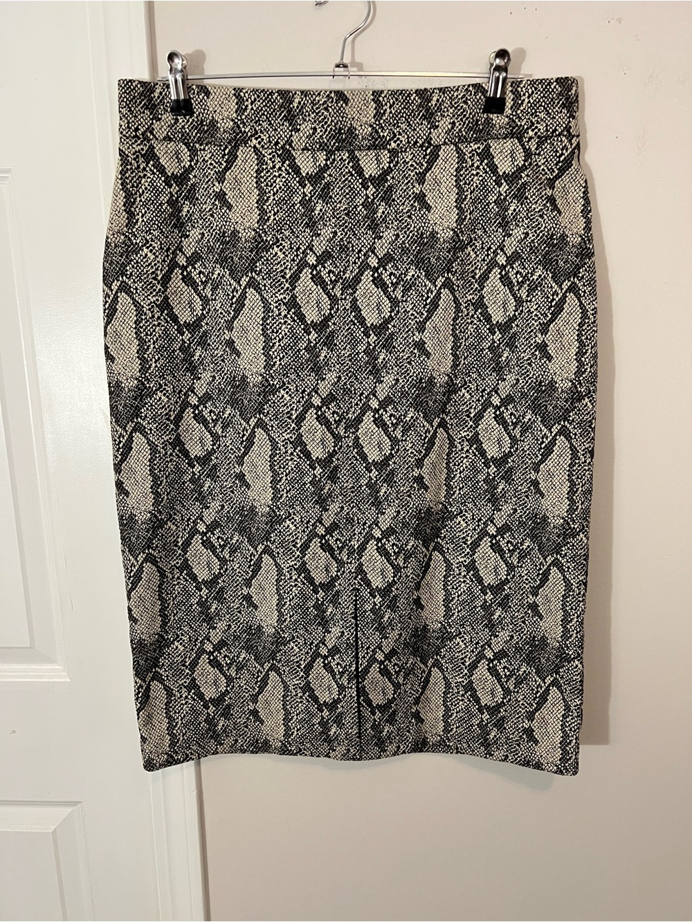 Ann Taylor Black and Cream Snake-Print Pencil Skirt,12